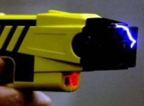Polis artık dövmeyecek, çarpacak!