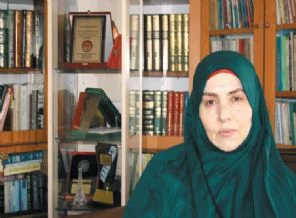 Şenlikoğlu: Kafaları karıştırıyorlar, boyalı tesettür ruhu öldürür!