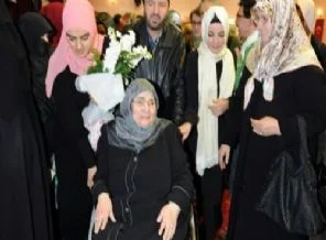 Şule Yüksel Şenler'e vefa programı yapıldı,Şenler hastaneden programa geldi