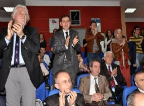 Tıp öğrencisi konuştu, başhekim ayakta alkışladı