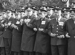 TSK'da Balyoz gerçekleşmedi bu kez Namaz eylem planı gerçekleşti!