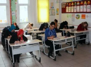 Veliler, 'Okul evde başlar' kitabından sınava tabi tutuldu