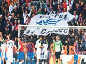 Viktoria Plzen taraftarından çirkin pankart