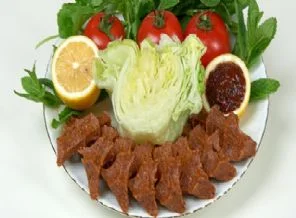 7 kız öğrenci çiğköfteden zehirlendi
