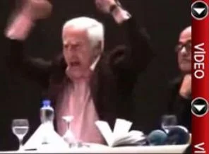 Akil Adam'dan protestocuya ilginç tepki!