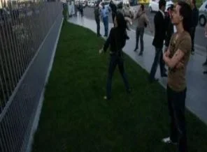 Akil adamlara yumurta yağdı