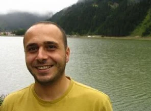 Akil insan gazetesinden ayrıldı