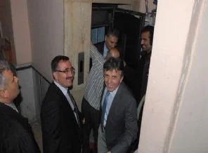Akil İnsanlar asansörde kaldı
