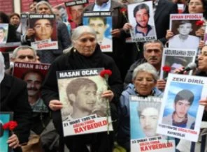 Akil İnsanlar Cumartesi Anneleri'ni ziyaret etti