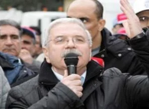Akil insanlar listesinde ilk fire