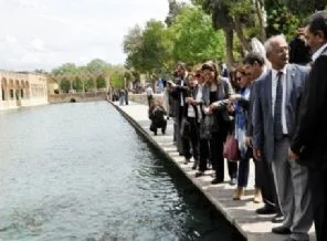Allah şaşırtmasın : CHP Şam'da bulunan türbeyi Urfa'da ziyaret etti