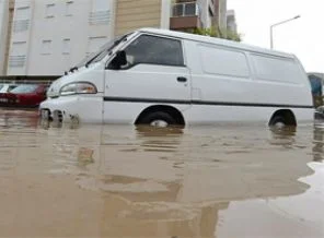 Antalya'yı sel vurdu