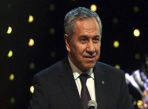Arınç ''belgesel'' için Paris'e gitti