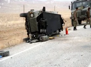 Askeri araç kaza yaptı