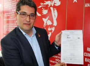 'Atatürk anıtına çelenk koyma suçu' cezalandırıldı!