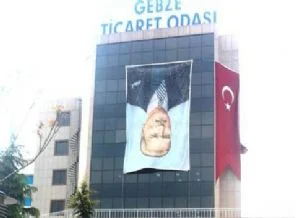 Atatürk posterini ters astı!