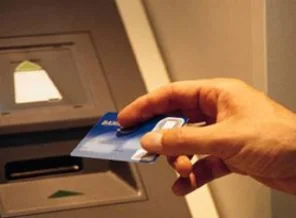 ATM'den paranızı hızlı çekmeyin!