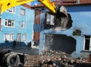 AVM yapmak için cami yıktılar