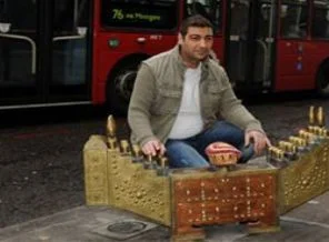 Ayakkabı boyacısı gencin vize zaferi