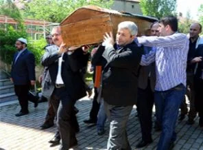 Bakan Ergün'ün annesi toprağa verildi