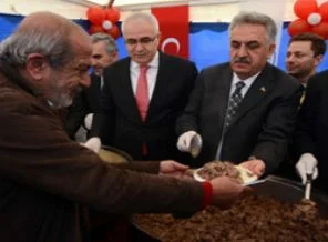 Bakan Yazıcı'dan işçiye: Çalıştığına şükret