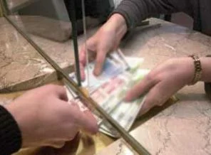 Bankayı soyup, aynı bankaya borcunu ödedi!