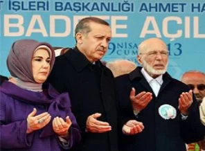 Başbakan'dan kısık sesle dua