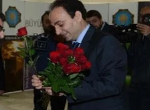 Baydemir akil insanlar heyetini güllerle karşıladı
