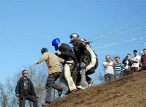 Belediye Başkanı yamaç paraşütü yaparken düştü