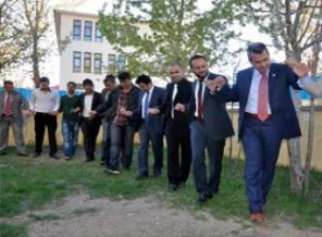 Beytüşşebap'ta polis, asker, vatandaş halayı!