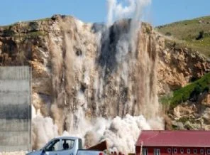 Bombalar artık köprü için patlıyor