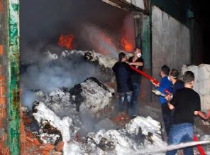 Bozüyük'te kağıt fabrikasında yangın