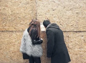 Bu insanlar nereye bakıyor?
