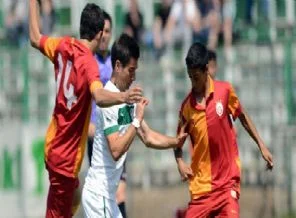 Bursaspor G.Saray'ı topa tuttu: 7-0