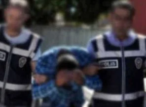 Cami bahçesinde esrarla yakalandılar