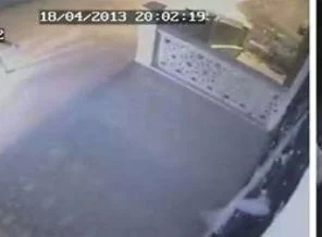 Camiye saldırı güvenlik kamerasında