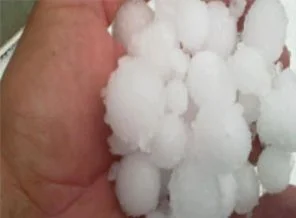 Ceviz büyüklüğünde dolu çiftçiyi perişan etti