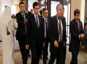 Davutoğlu'na göre onur meselesi