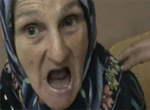 Eşini dövüp, dişlerin penseyle söktü