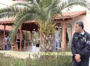 Eski belediye başkanı ve eşi ölü bulundu