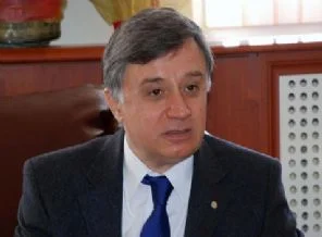 Eski rektöre hapis cezası