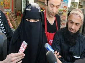 'Femen arsızlığına karşı 'Müslüman Onuru'