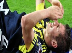 Fenerbahçe'ye Emre'den kötü haber!