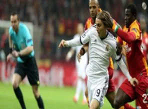 Galatasaray'a yine hakem darbesi!