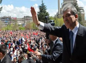 Gül: Muş ve Bingöl'de Türk bayrağı görmek gurur verici