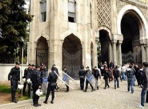 İstanbul Üniversitesi'nde 'önleyici' gözaltılar