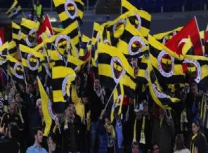Kadıköy'de Alex için tezahürat yapılınca.