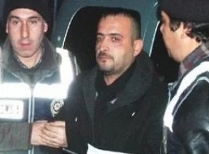 Kendisini bıçaklayan eşini affetti