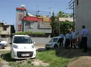 Kiralık araçla kuyumcu soydular