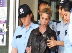 Kız kardeşini boğarak öldüren abla şoke etti